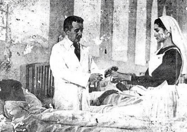 Dr. José Gregorio Hernández ejerciendo la medicina
